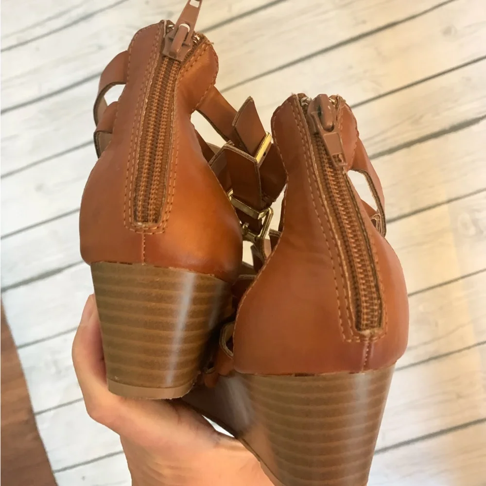Report brown wedges-size 8